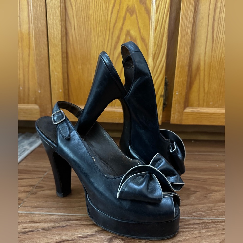 1940s vintage  navy blue heels with bow